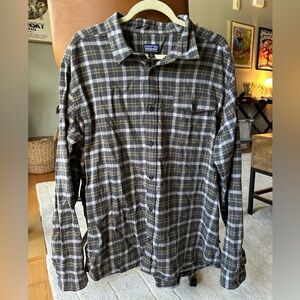 Patagonia Men’s XL Lightweight Fjord Flannel Shirt